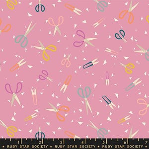 Könnte beinhalten: Ein Satz von drei Keramik-Nistschalen in Blau-, Grün- und Weißtönen. Die Schalen haben eine gesprenkelte Glasur und ein schlichtes, modernes Design. Die größte Schale hat einen Durchmesser von etwa 20 cm.