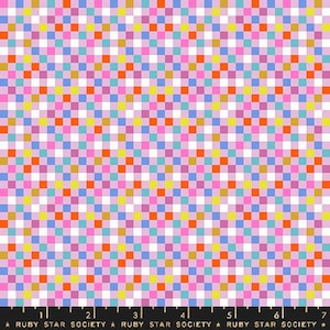 Puede incluir: Una tela colorida con un patrón pixelado. El diseño presenta una cuadrícula de pequeños cuadrados en varios colores, incluyendo rosa, naranja, azul, amarillo y blanco. La tela tiene una estética lúdica y moderna. El texto "RUBY STAR SOCIETY" está en la parte inferior.
