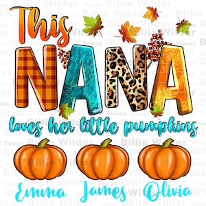 Könnte beinhalten: Ein Grafikdesign mit dem Wort "This" in Orange, "NANA" in Karomuster, Türkis, Leopardenmuster und Gold, und dem Satz "loves her little pumpkins" in Türkis. Drei orangefarbene Kürbisse und die Namen Emma, James und Olivia sind ebenfalls enthalten.