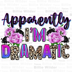 Könnte beinhalten: Ein pinkfarbenes, violettes und blaues Grafikdesign mit dem Text "Apparently I'm Dramatic" in schwarzen Buchstaben. Das Design zeigt einen Leopardenmuster-Hintergrund, schwarze und violette Rosen und ein blaues und weißes Streifenmuster.