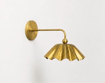 Brass Wall Sconce with Scalloped Flower Shade - Vintage Style