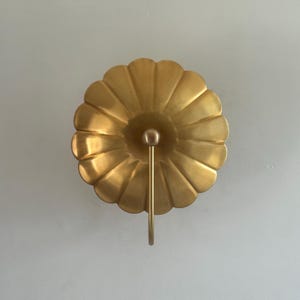 Vintage Brass Wall Sconce - Handcrafted Floral Design with Warm Ambient Lighting.