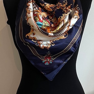 Seidiger Satin Schal Quadrat, Blau & Gold gemustert - Geschenk, für Sie, Sommer, minimalistisch, Seide