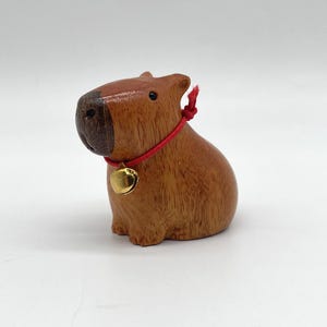 Wooden Capybara Figurine – Hand-Carved Sandalwood Desk Ornament – Gentle Companion Gift – Healing Animal Totem - Capybara Statue