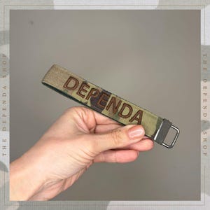 Llavero de pulsera con cinta con nombre militar