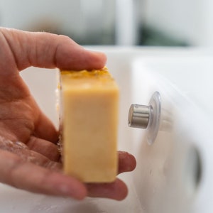 Magnetic soap dish