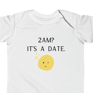 2 uur 's nachts? Het is een date onesie, cadeau voor baby shower onesie, grappige bodysuits voor pasgeborenen, genderneutrale onesie, Unisex Onesies, schattige bodysuits