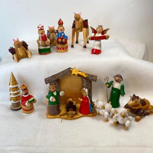 Vintage 1991 Wood Hand Painted Folk Art Nativity 15 Pieces Christmas