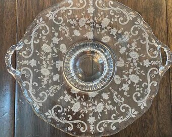 Piatto con piedini in vetro inciso Cambridge vintage