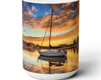 Tazza Barche a vela al tramonto al porto di Newport - Tazza da caffè in ceramica decorata con una scena pittoresca. Regalo perfetto per abbracciare le vibrazioni costiere