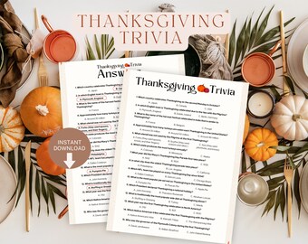 Peut inclure: Deux feuilles de jeu de questions-réponses sur le thème de Thanksgiving à imprimer. Les feuilles sont sur une table avec des décorations d'automne, notamment des citrouilles et des feuilles.