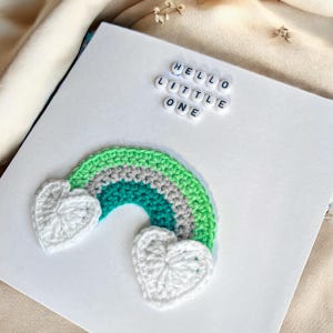 Bonjour tout-petit - Carte pour bébé faite main arc-en-ciel au crochet | Couleurs personnalisées disponibles