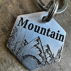Custom Engraved Pet ID Tag,
Personalized Dog Tag with Owner Information, Pet Identification Tag for Cats and Dogs, Metal Pet Tag with Name and Phone Number Pet Collar Tag Identification
Unique Pet Tag for Lost and Found