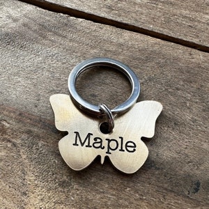 Hond ID-tag Huisdier ID-tag Gepersonaliseerde hondentag Aangepaste hondentag Gegraveerde huisdiertag Naamplaatje voor halsband ID-tag Metalen hondentag Schattige vlinder