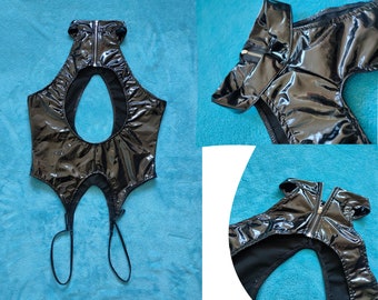 PVC Trikot, Bodysuit aus Lateximitat, Dessous ouvert