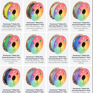 Puede incluir: Una colecci&oacute;n de bobinas de filamento Panchroma Matte PLA en varios colores, incluyendo negro, blanco, beige, marr&oacute;n, naranja, amarillo, verde, azul, morado y rojo. Cada bobina es de 1,75 mm y pesa 1 kg.