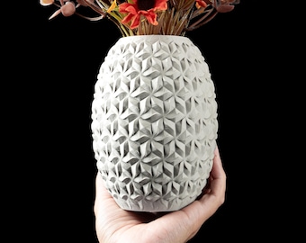 3D Printed Distar Flower Vase: Modern Organic Planter - Custom Color & Texture