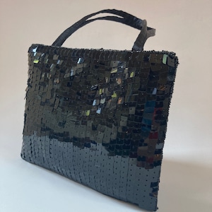 Bolsa de noite pequena preta com lantejoulas