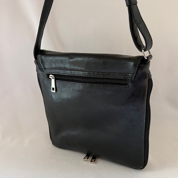 Expandable Crossbody Envelope Bag