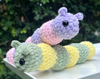 かわいい毛虫のかぎ針編みパターン、初心者に優しいかぎ針編みパターン、毛虫のぬいぐるみ、毛虫の編みぐるみ、小さな虫のぬいぐるみ