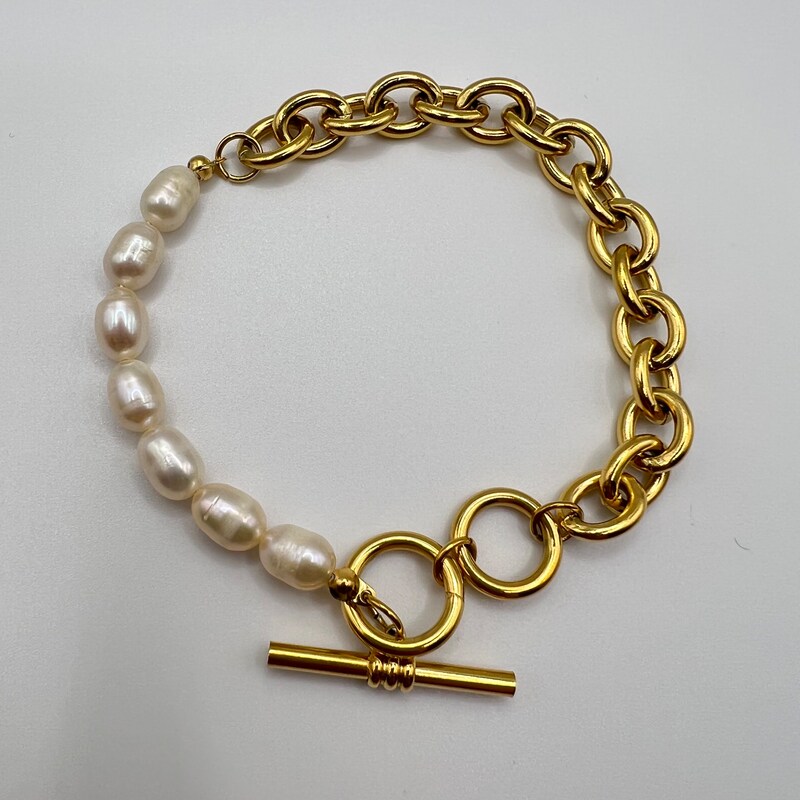 Tiny Pearly Bracelet in Gold main image 1