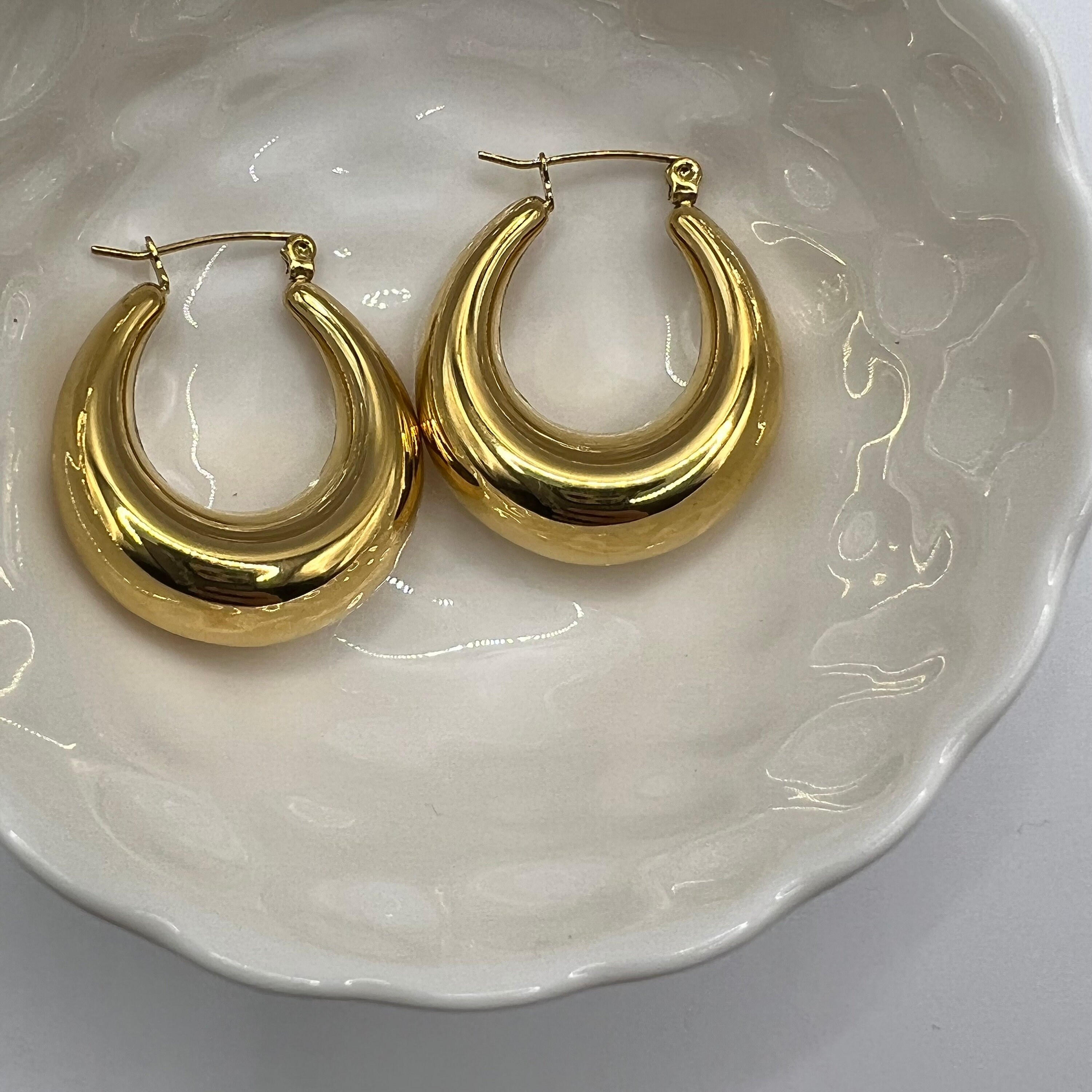 Orecchini Huggie Hoop in oro 18 carati / Placcato oro / Cerchi