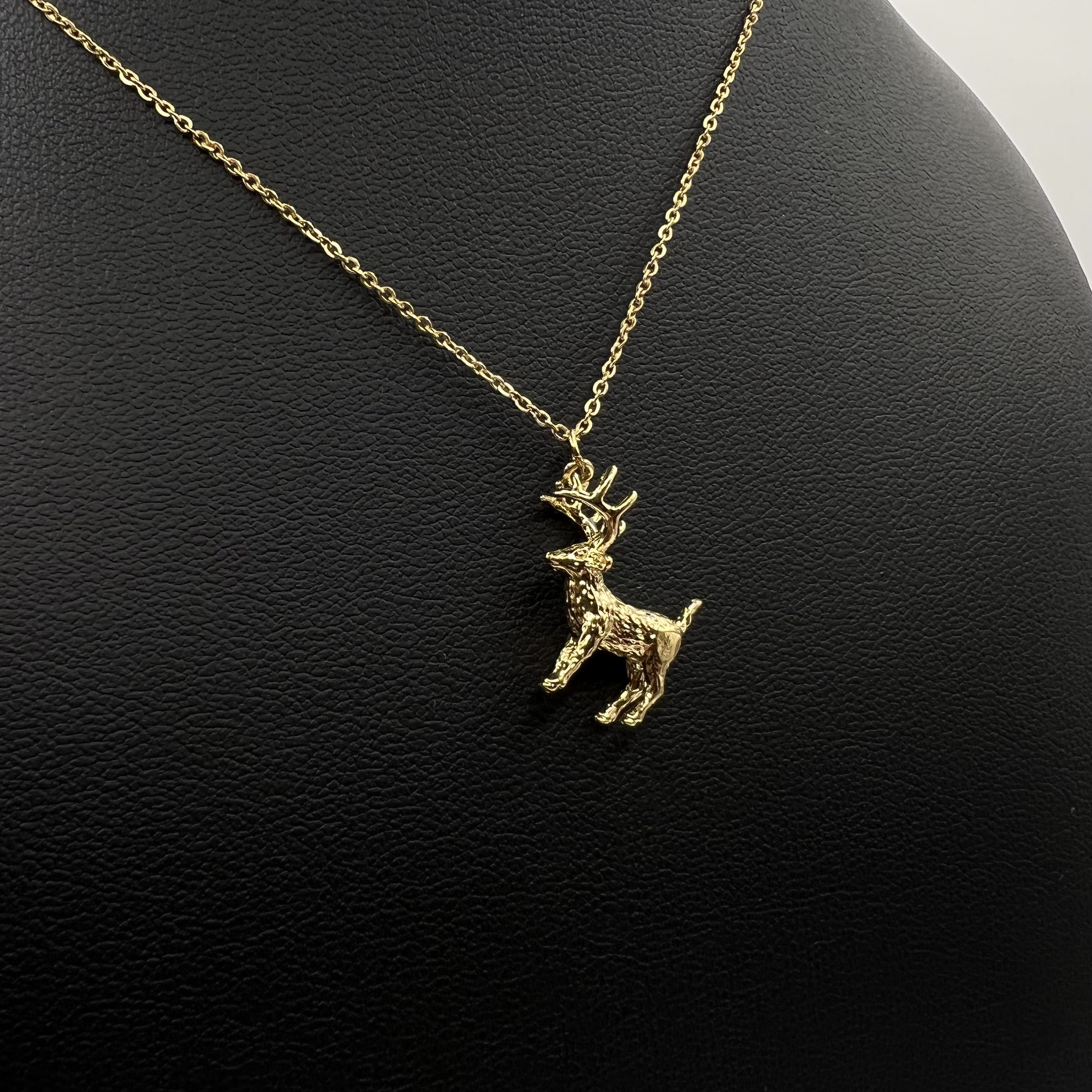 Collana natalizia con corna di cervo - Delicata collana con ciondolo a forma di renna in oro rosa massiccio / Delicata collana invernale per donna, regalo di alta gioielleria per lei - Italia