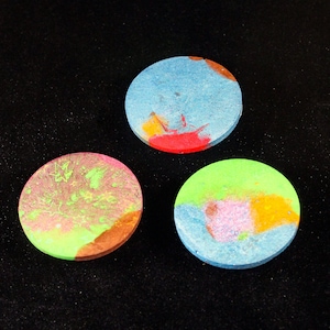 Round Holographic Resin Phone Grip on a Black Base Grip