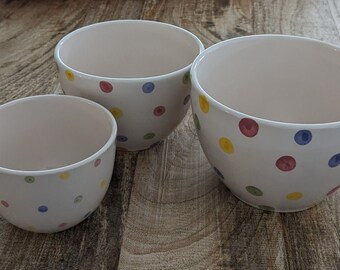 Set of 3 colorful polka dot print nesting bowls
