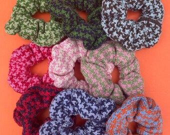 Dogtooth Scrunchies - Various Colours | Handmade Knit Scrunchie | Dogtooth / Houndstooth Pattern | Summer Accessories | Gifts for Her