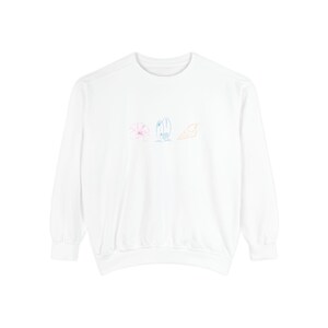 Garment-Dyed Sweatshirt with Pastel Floral Design, Comfortable Unisex Sweatshirt, Casual Fashion, Perfect Gift for All Seasons, Cozy [...]