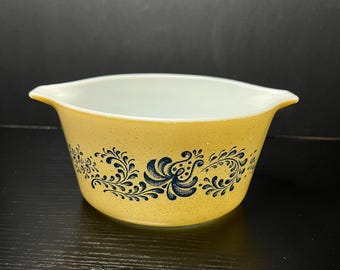 Pyrex, Corning 473, "Homestead" Pattern -- 1 QT, Baking & Microwave, Vintage 1970s