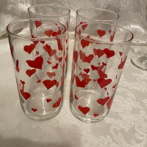Set of 4 vintage 90’s drinking glasses with hearts