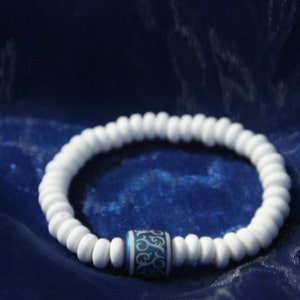 Handmade minimalistic Mediterranean-themed clay bracelet.