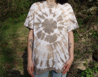 Naturally Dyed Bullseye Tie-Dye T-shirt. Mugwort, Black Walnut, Mullein, Spruce Cones. 100% Cotton