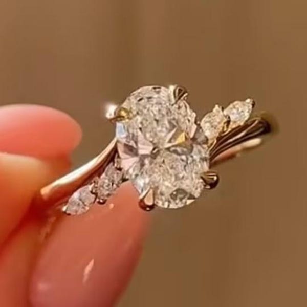 3 CT Oval Cut Solitaire Seite Marquise Moissanite Verlobungsring 14k Massivgold Oval Cut Ring Geschenk für ihren Hochzeitstag Ring Geschenk für sie