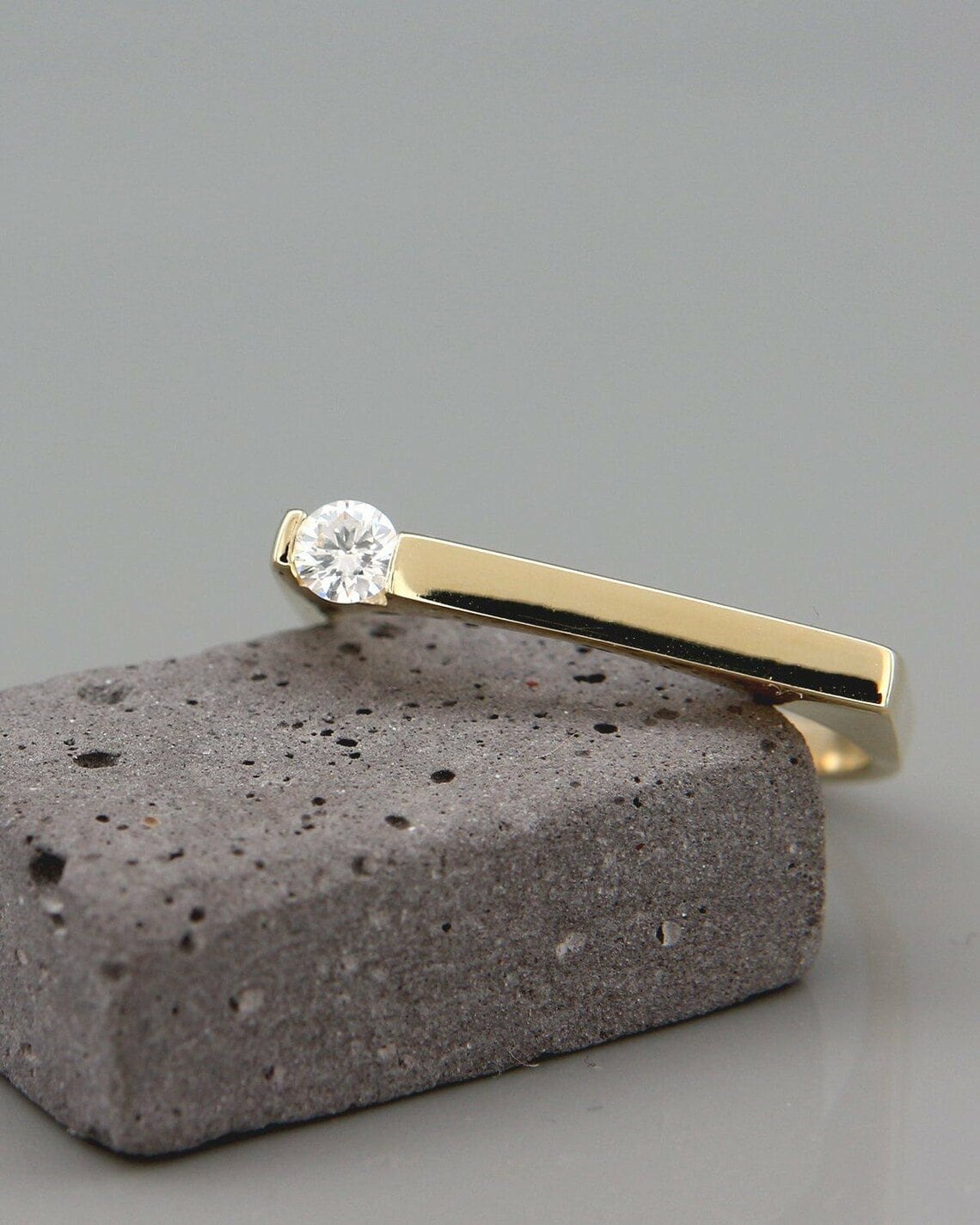 Round Bar Setting Modern Design Ring, Signet Ring, Round Diamond Band ...