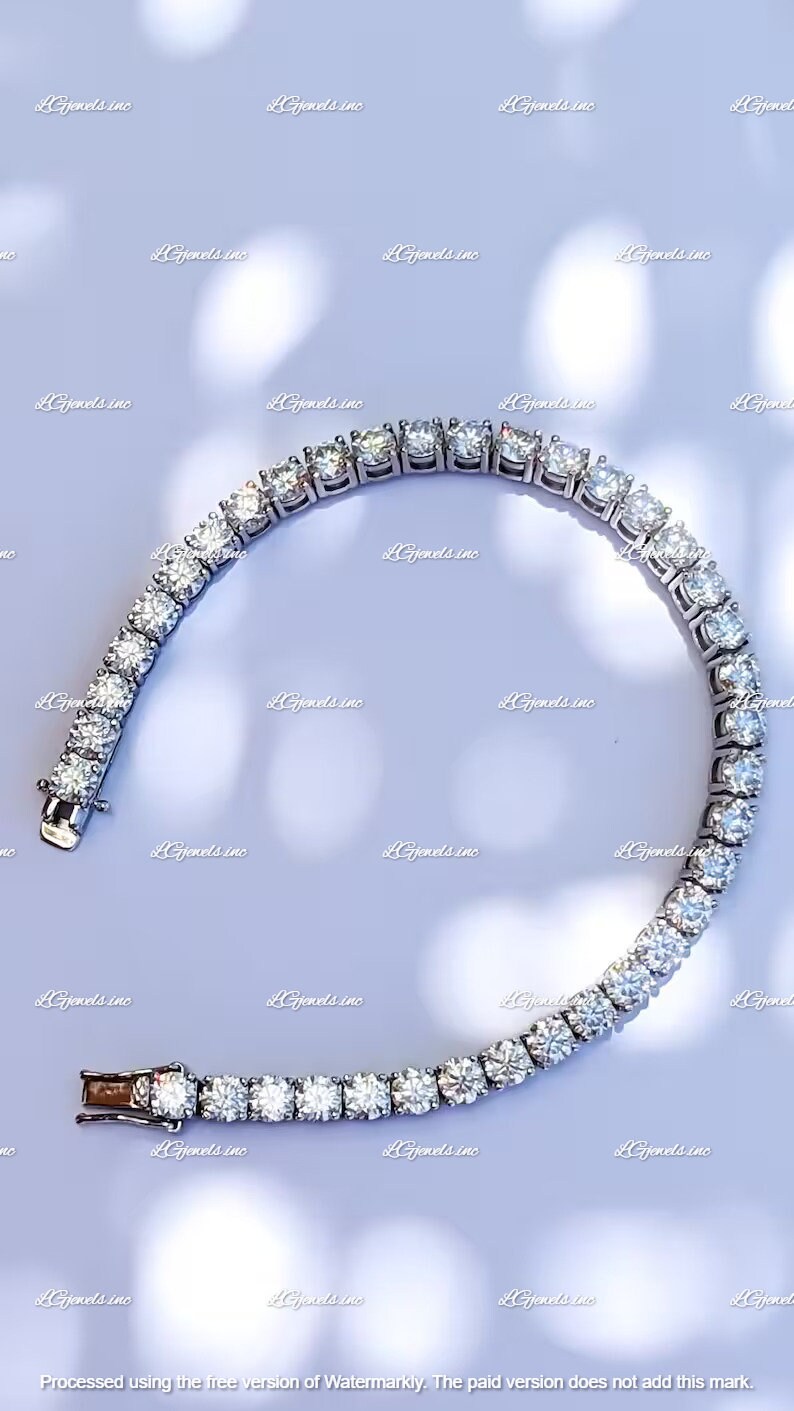 19TCW Round Cut VVS1 Diamond Tennis Bracelet for Women's & Everyday Use