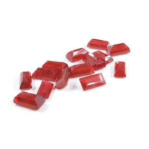 Natürliches Taubenblutrot kalibriert AAA Bangkok Rubin Baguette 2.5 x 5 mm & 3 x 6 mm, loser facettierter natürlicher Rubin für die Schmuckherstellung, gebrauchsfertig