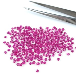 Natuurlijke Birma onbehandelde AAA-robijn gekalibreerde rondes 2 mm en 3 mm, losse gefacetteerde robijn edelsteen voor het maken van sieraden klaar voor gebruik