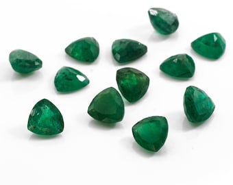 Esmeralda natural zambiana calibrada em formato de trilhão, 4 mm e 5 mm, gema de esmeralda natural facetada solta para confecção de joias, pronta para uso.
