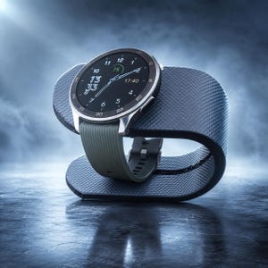 Könnte beinhalten: Eine Smartwatch mit rundem silbernem Metallgehäuse und einem dunkel olivgrünen Silikonarmband. Das digitale Zifferblatt zeigt die Uhrzeit 17:40, eine kreisförmige Batterieanzeige bei 75 und Stundenzahlen. Die Uhr ruht auf einem grauen, strukturierten Ständer.