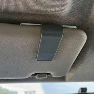 Car sun visor clip to store cards - 3D printed in personalized color