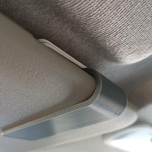 Klem zonneklep voor auto om kaartjes op te slaan - 3D-geprint in gepersonaliseerde kleur