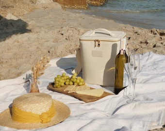 Bolsa térmica beige, ligera e impermeable, con correa desmontable.