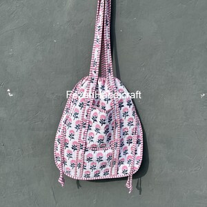 Cotton Pink Butti String Quilted Duffle Tragetaschen, Schultertaschen mit Blockprint, umweltfreundliche nachhaltige Tasche, handgefertigte Tragetaschen,