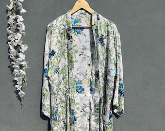 Gebloemde zijden kimonobadjas: vintage boho stofdoekjasje