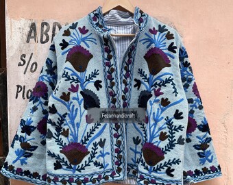 Hermoso abrigo de chaqueta de bordado Suzani de algodón, chaqueta corta Suzani para mujer, chaqueta acolchada, abrigo de bordado de estilo indio Suzani