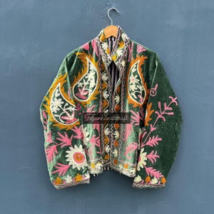 ハンドメイドのスザニ刺繍ベルベットジャケット：花柄裏地付きコットンコート