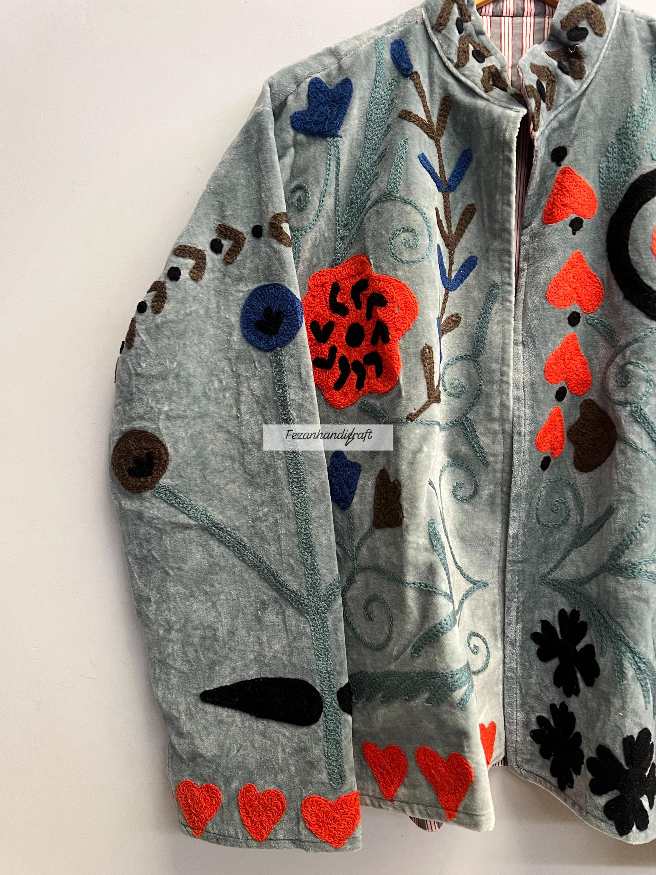 花柄刺繍入りベルベットスザニジャケット、ボヘミアンシックなウズベク